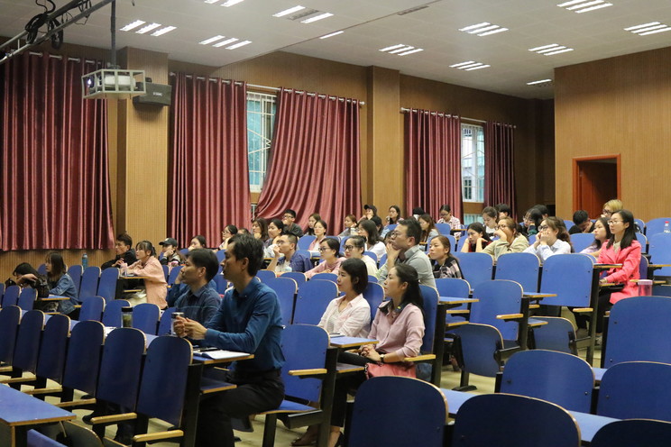 青年教师周骏举办访学成果汇报讲座