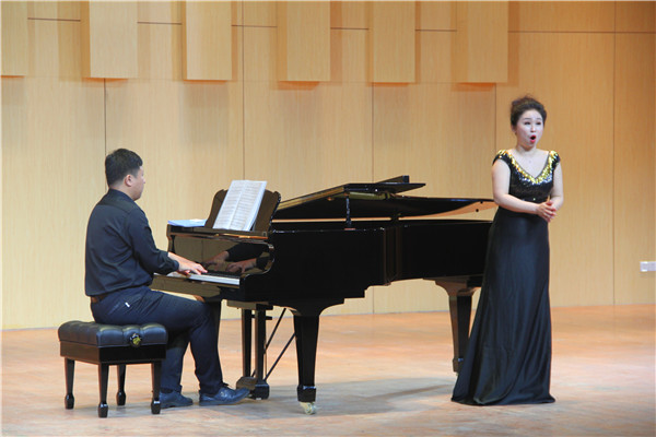 公司青年教师周其玮副教授举办 “琦音玮烨”独唱音乐会