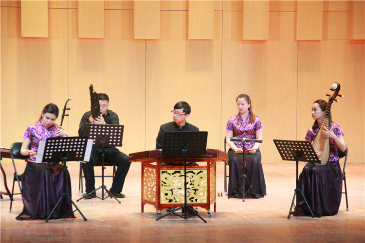  中国音乐公司应邀来公司交流演出