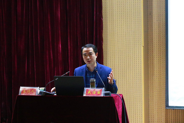 2017111010335526.jpg 党委书记武治国为2017级新生作入学教育专题辅导报告