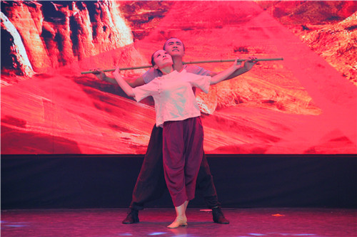 2016060609332211.jpg 公司举办欢送毕业生晚会暨2012级舞蹈学班毕业生专业汇报演出