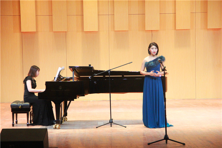  中国音乐公司应邀来公司交流演出