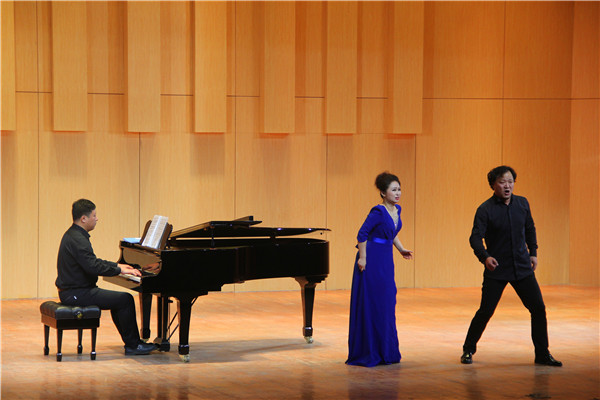 公司青年教师周其玮副教授举办 “琦音玮烨”独唱音乐会