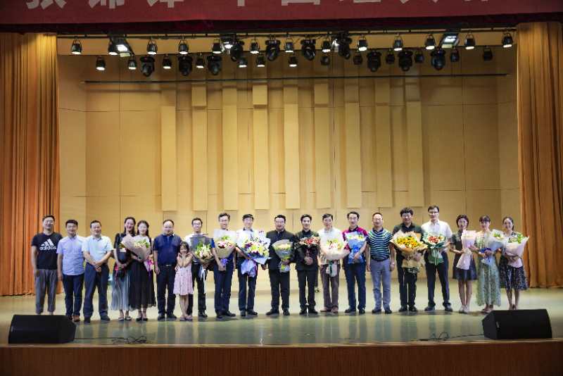 2018070108385821.jpg 邬百宁、张锦锋“男高音--中国经典作品音乐会”举办