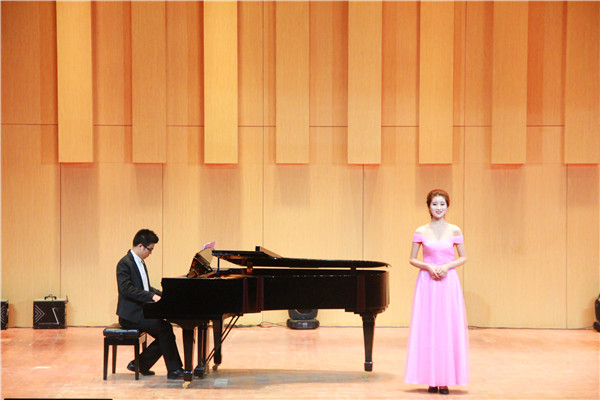 公司成功举办2012级毕业生专场音乐会