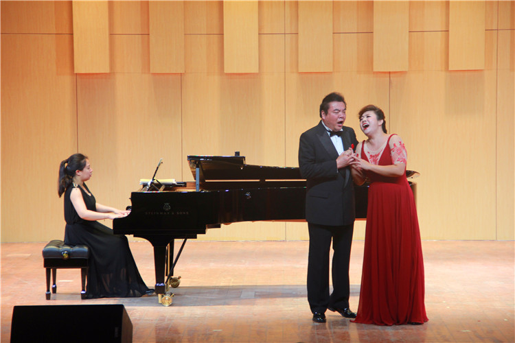 西安华美乐空中外歌剧GALA音乐会走进公司